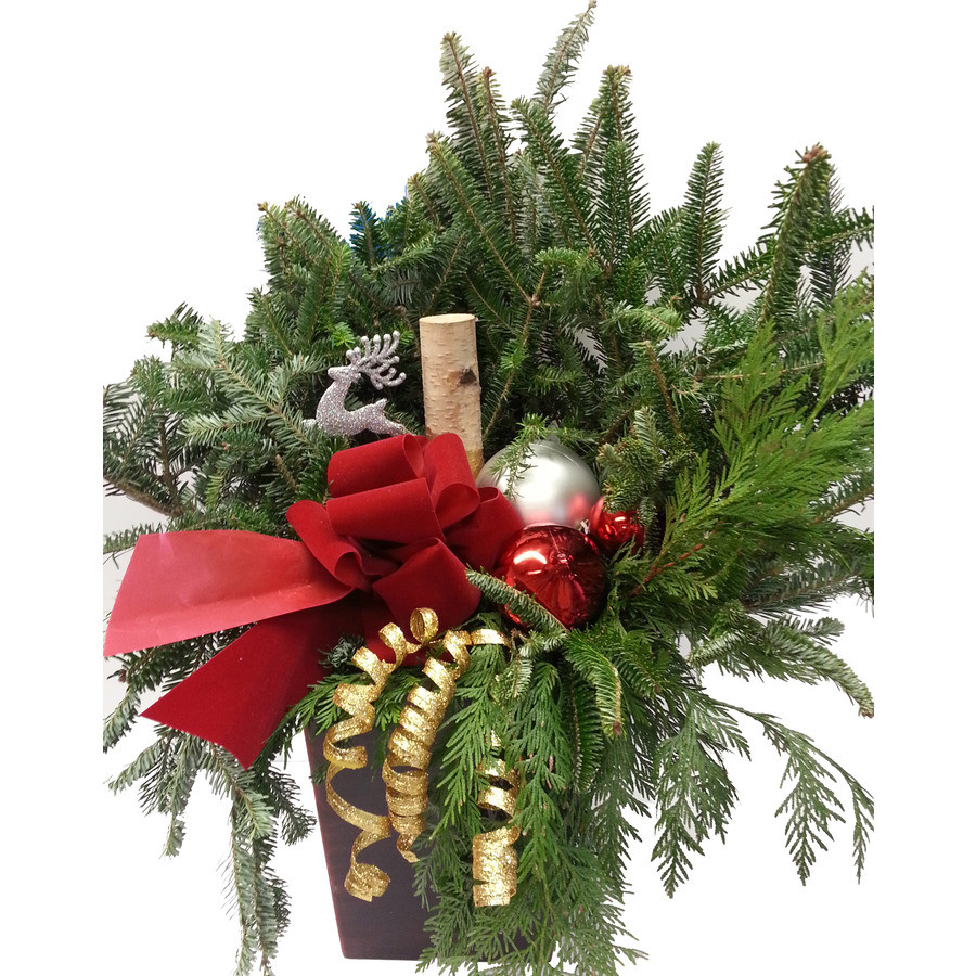 Fresh Christmas Decorative Fruit and Greenery Basket